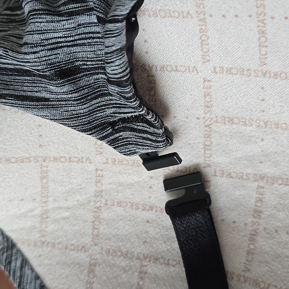 Victoria's Secret No Wire Lightly Padded Bra, Adjustable Straps 32B - Picture 10 of 10